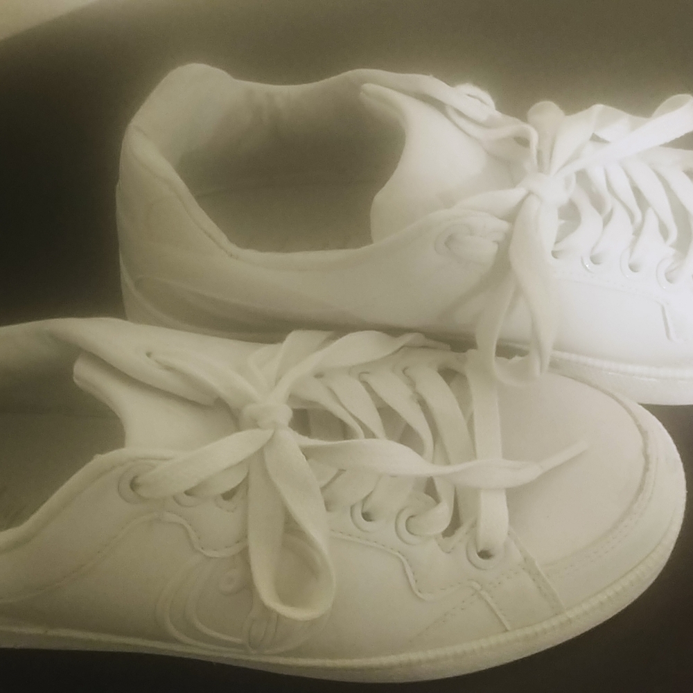 Women's Size 9 Classic White Baby Phat Tennis Shoe